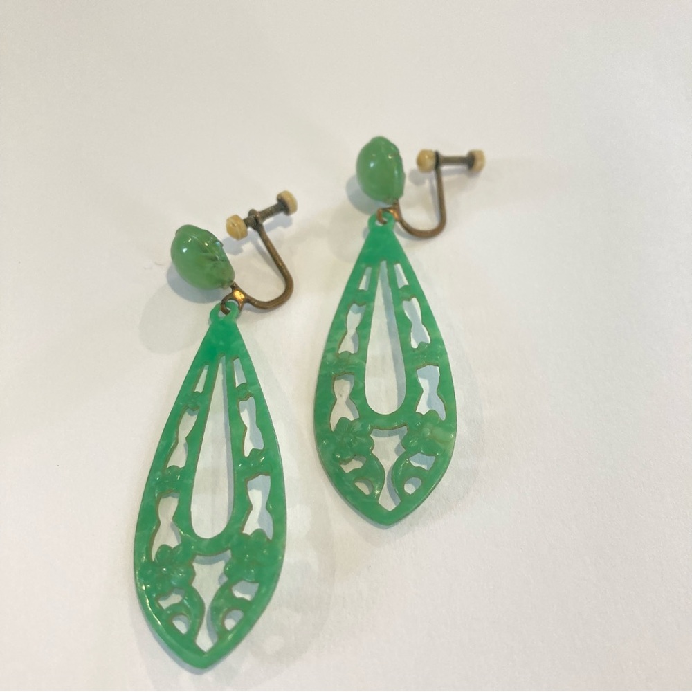 Vintage antique 1920s celluloid green dangle drop vintage screw back earrings - Picture 8 of 13